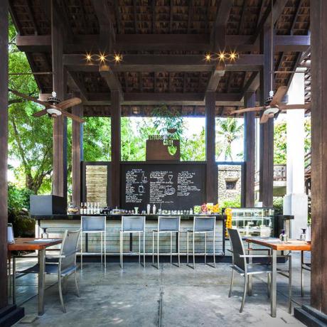 Imagen del bar/restaurante del Hotel The Slate, Phuket. Foto 2
