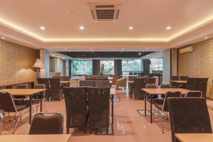 Imagen del bar/restaurante del Hotel The Sleepzzz Hotel Senayan. Foto 2