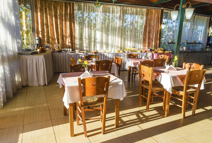 Imagen del bar/restaurante del Hotel The Small Village. Foto 3