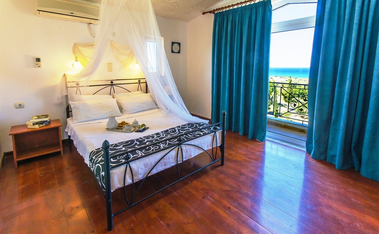 Imagen de la habitación del Hotel The Small Village. Foto 8