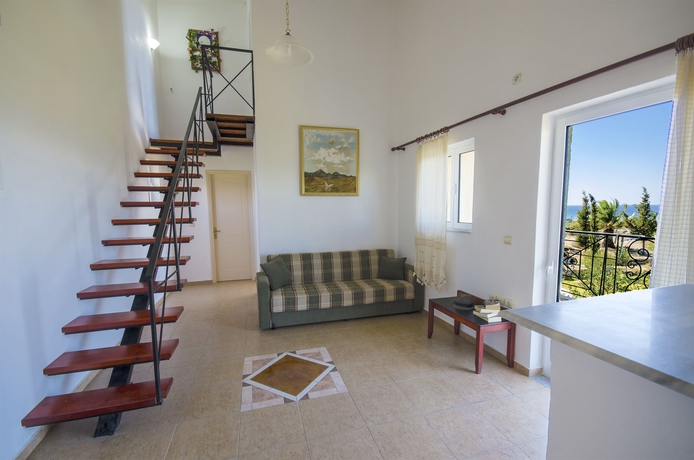 Imagen de los interiores del Hotel The Small Village. Foto 13