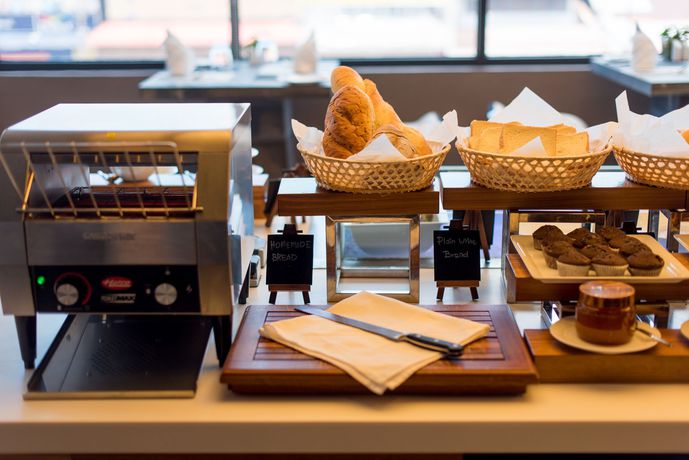 Imagen del bar/restaurante del Hotel The Smith House. Foto 4