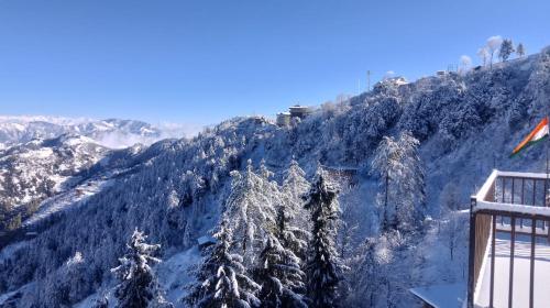 Imagen general del Hotel The Snow Queen Kufri I Vacations I Conference I MICE I Family Events I Open Air Terrace I Sky Bonfir. Foto 1