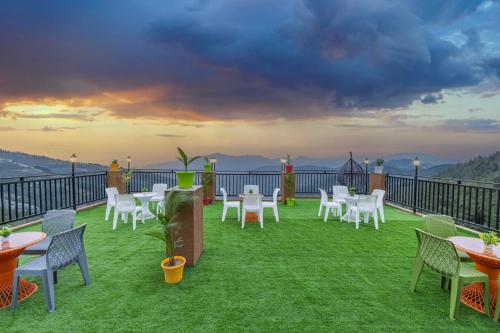 Imagen general del Hotel The Snow Queen Kufri I Vacations I Conference I MICE I Family Events I Open Air Terrace I Sky Bonfir. Foto 7