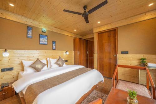 Imagen general del Hotel The Snow Queen Kufri I Vacations I Conference I MICE I Family Events I Open Air Terrace I Sky Bonfir. Foto 8