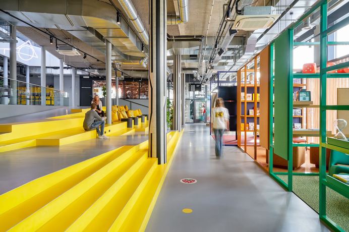 Imagen de los interiores del Hotel The Social Hub Delft. Foto 19