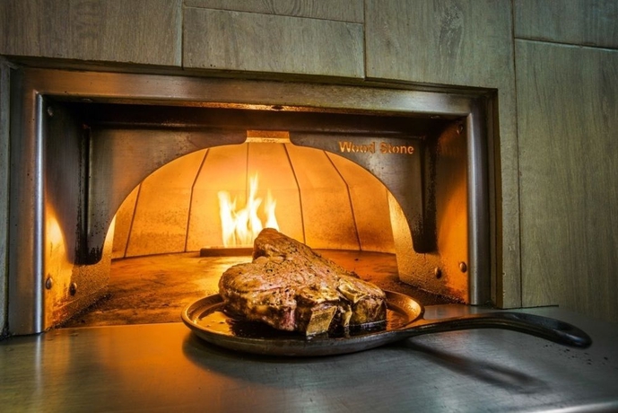 Imagen del bar/restaurante del Hotel The Somerset On Grace Bay. Foto 3