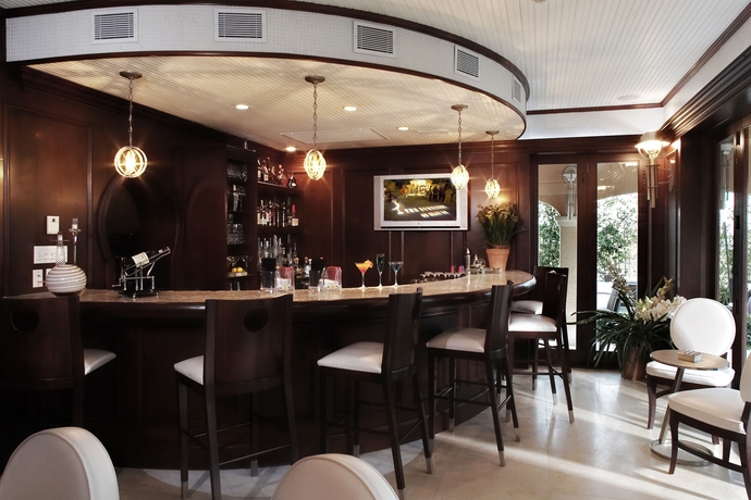 Imagen del bar/restaurante del Hotel The Somerset On Grace Bay. Foto 5