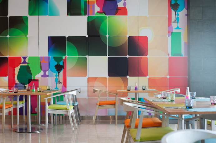 Imagen del bar/restaurante del Hotel The Southern Hotel Surabaya. Foto 5