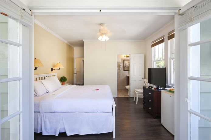 Imagen de los exteriores del Hotel The Southernmost Inn - Adult Exclusive. Foto 11