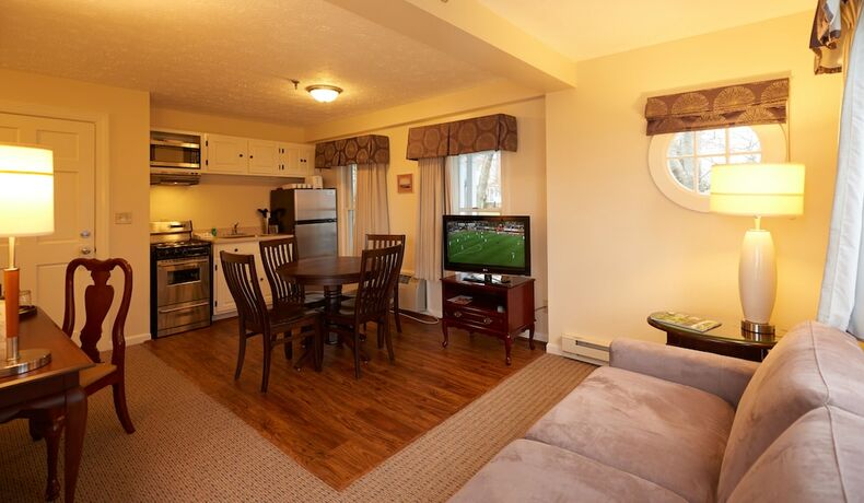 Imagen de la habitación del Hotel The Sparhawk Oceanfront Resort. Foto 19