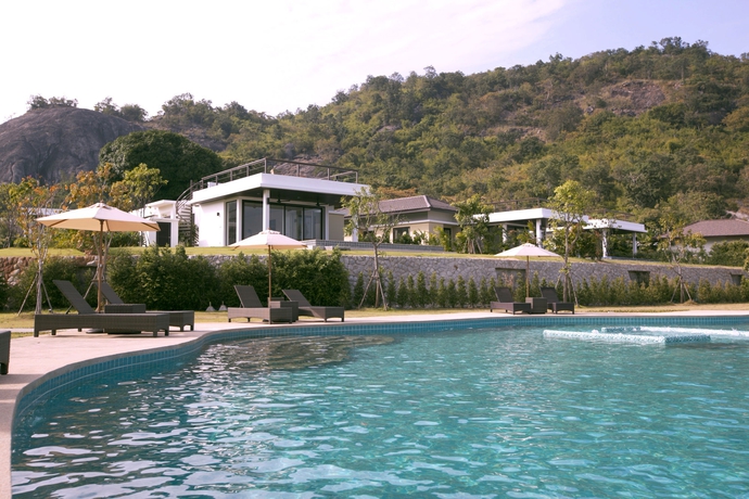 Imagen de la piscina del Hotel The Spirit Resort Hua Hin. Foto 14