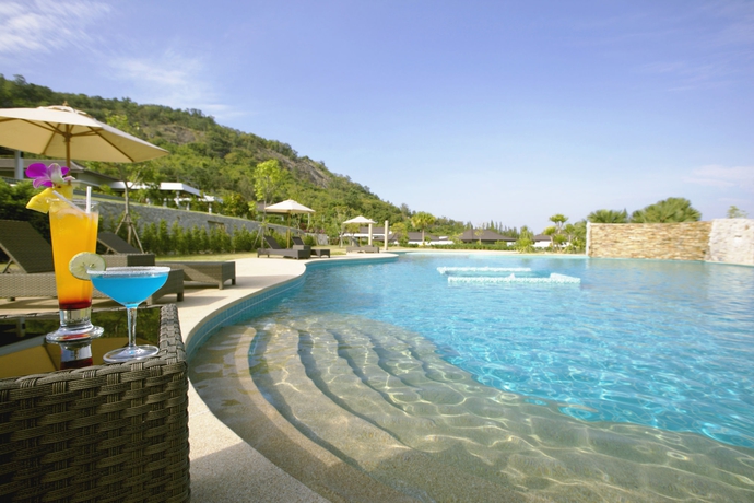 Imagen de la piscina del Hotel The Spirit Resort Hua Hin. Foto 16