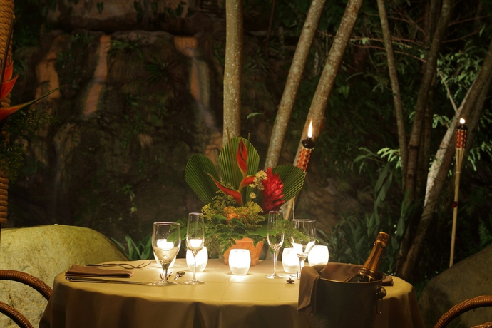 Imagen del bar/restaurante del Hotel The Springs Resort and Spa At Arenal. Foto 5