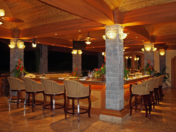 Imagen del bar/restaurante del Hotel The Springs Resort and Spa At Arenal. Foto 6