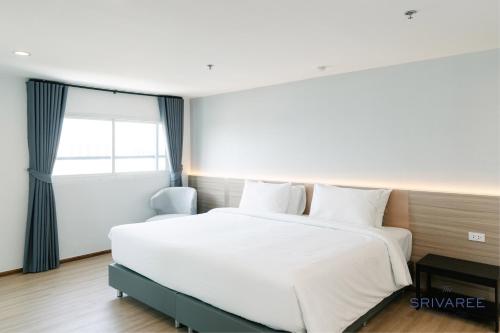 Imagen de la habitación del Hotel The Srivaree Airport. Foto 10