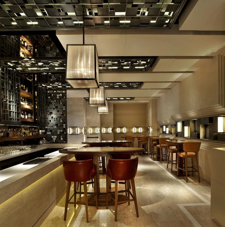Imagen del bar/restaurante del Hotel The St Regis Bangkok. Foto 4