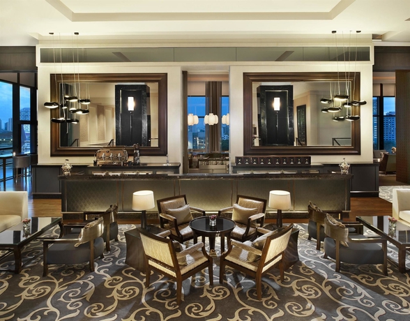 Imagen del bar/restaurante del Hotel The St Regis Bangkok. Foto 9