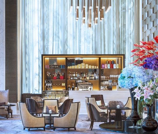 Imagen del bar/restaurante del Hotel The St Regis Bangkok. Foto 10