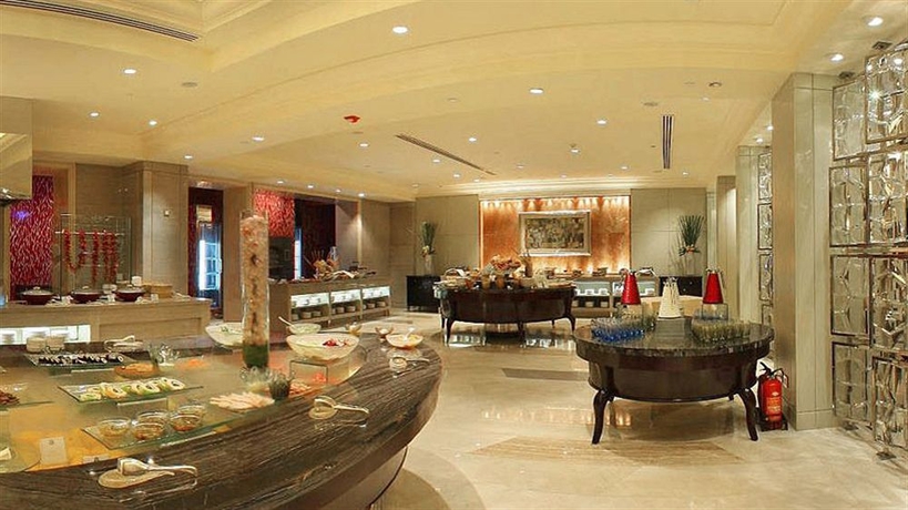 Imagen del bar/restaurante del Hotel The St. Regis Beijing. Foto 2