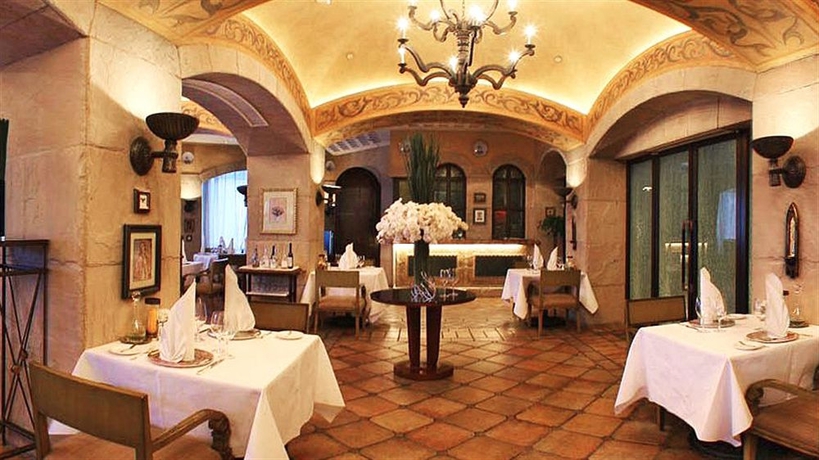 Imagen del bar/restaurante del Hotel The St. Regis Beijing. Foto 3