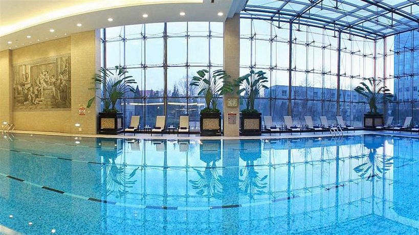 Imagen de la piscina del Hotel The St. Regis Beijing. Foto 12