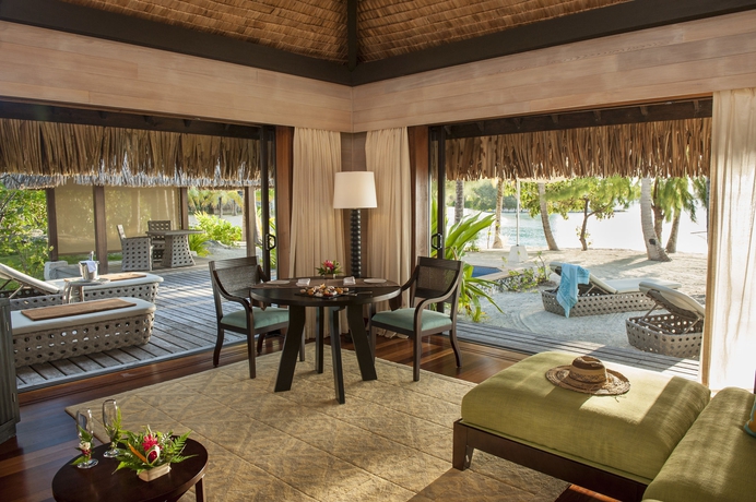 Imagen de la habitación del Hotel The St. Regis Bora Bora Resort. Foto 2