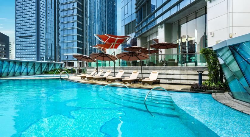 Imagen de la piscina del Hotel The St. Regis Chengdu. Foto 7