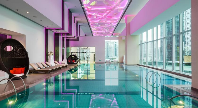 Imagen de la piscina del Hotel The St. Regis Chengdu. Foto 8