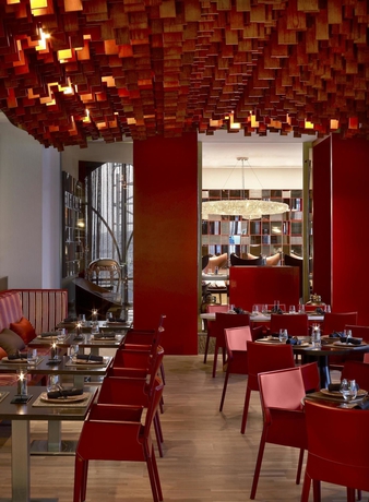 Imagen del bar/restaurante del Hotel The St. Regis Doha. Foto 4