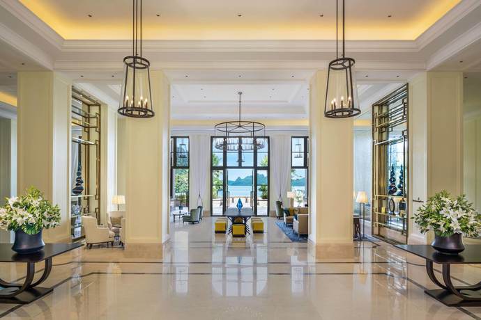 Imagen de los interiores del Hotel The St. Regis Langkawi. Foto 18