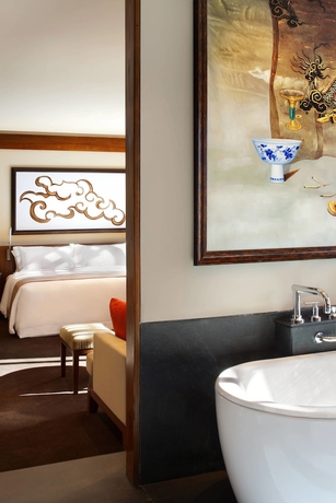 Imagen de la habitación del Hotel The St. Regis Lhasa Resort. Foto 5