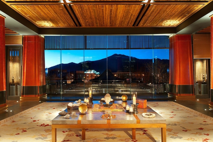 Imagen de los interiores del Hotel The St. Regis Lhasa Resort. Foto 17