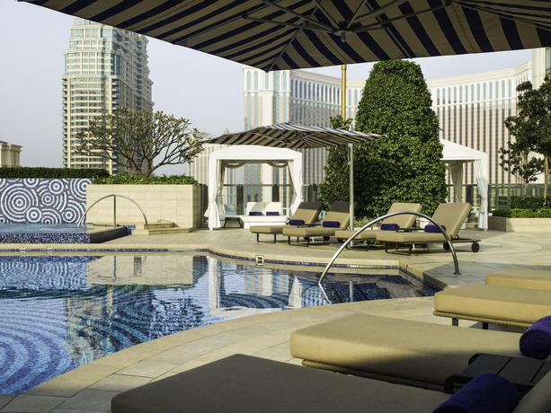 Imagen de la piscina del Hotel The St. Regis Macao, Cotai Central. Foto 12