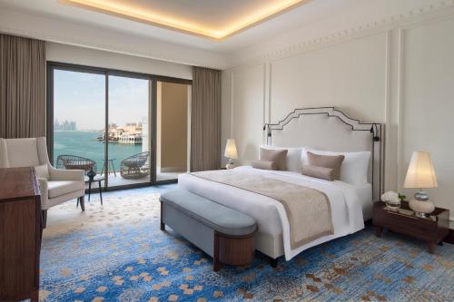 Imagen de la habitación del Hotel The St. Regis Marsa Arabia Island, The Pearl Qatar. Foto 15