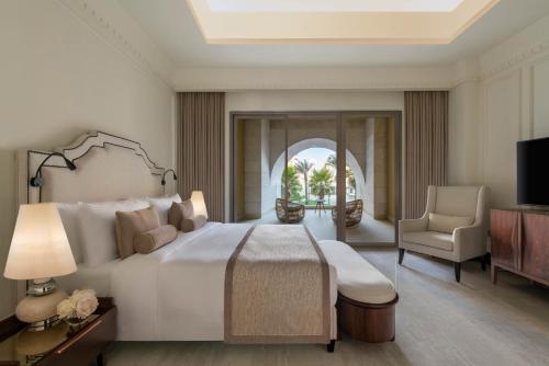 Imagen de la habitación del Hotel The St. Regis Marsa Arabia Island, The Pearl Qatar. Foto 18