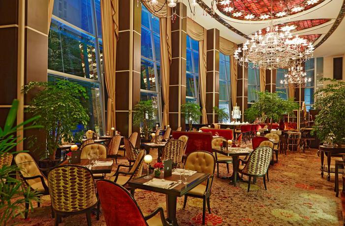 Imagen del bar/restaurante del Hotel The St. Regis Singapore. Foto 2