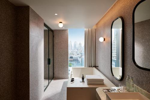 Imagen de la habitación del Hotel The Standard, Bangkok Mahanakhon. Foto 20