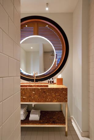 Imagen de la habitación del Hotel The Standard Brussels. Foto 19