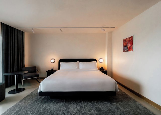 Imagen de la habitación del Hotel The StandardX Bangkok Phra Arthit. Foto 2