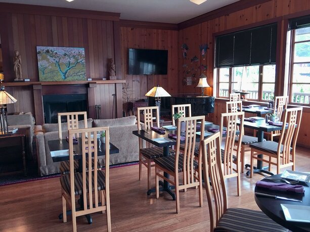 Imagen general del Hotel The Stanford Inn By The Sea Eco-Resort. Foto 4