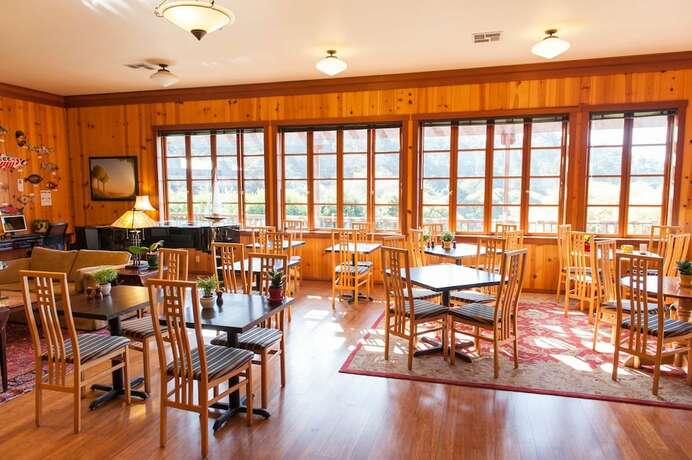 Imagen general del Hotel The Stanford Inn By The Sea Eco-Resort. Foto 8