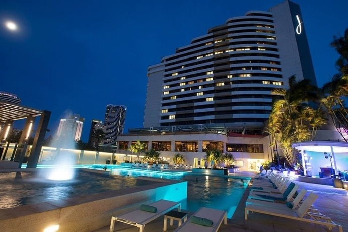 Imagen de la piscina del Hotel The Star Grand at The Star Gold Coast. Foto 15