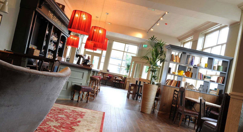 Imagen del bar/restaurante del Hotel The Station, Lewisham. Foto 3