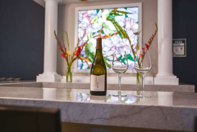 Imagen del bar/restaurante del Hotel The Sterling, Sacramento. Foto 4