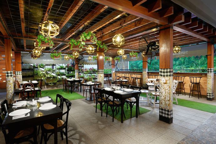 Imagen del bar/restaurante del Hotel The Sterling and Villa\'s. Foto 3