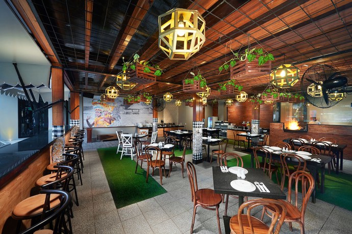 Imagen del bar/restaurante del Hotel The Sterling and Villa\'s. Foto 4