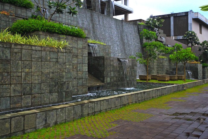 Imagen de los exteriores del Hotel The Sterling and Villa\'s. Foto 13