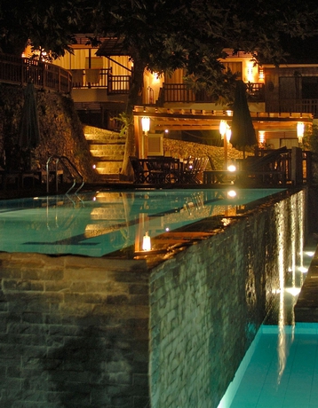 Imagen de la piscina del Hotel The Strand Boracay. Foto 11