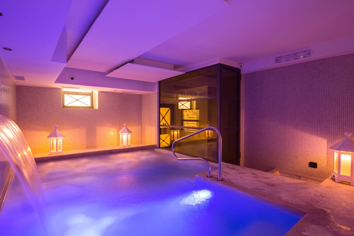 Imagen de la piscina del Hotel The Strand. Foto 8